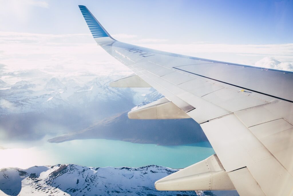 photo avion illustration article démarches en cas de décès d'un proche à l'étranger